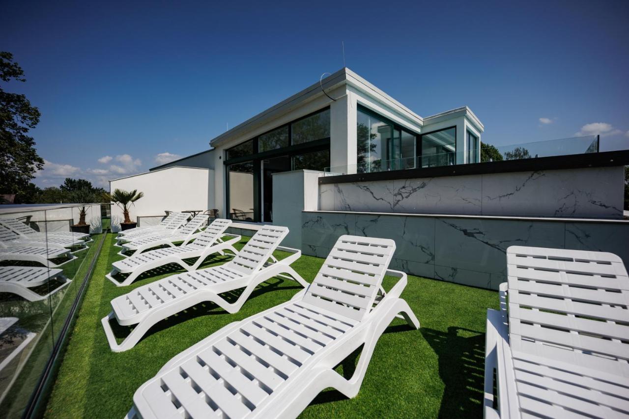 Villa Bauhaus Penthouse Wellness Apartman Шиофок Экстерьер фото