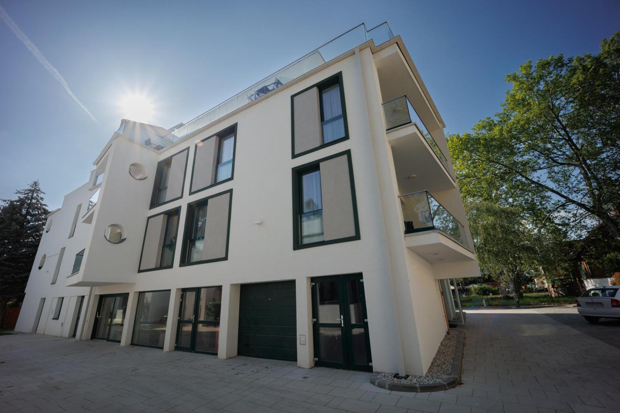 Villa Bauhaus Penthouse Wellness Apartman Шиофок Экстерьер фото